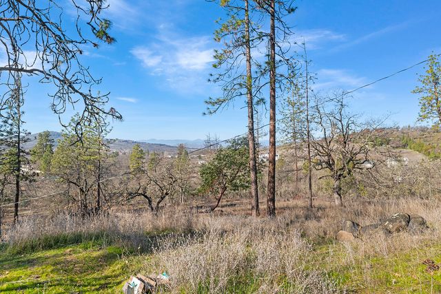 6443 Monta Vista Court, Eagle Point, OR 97524