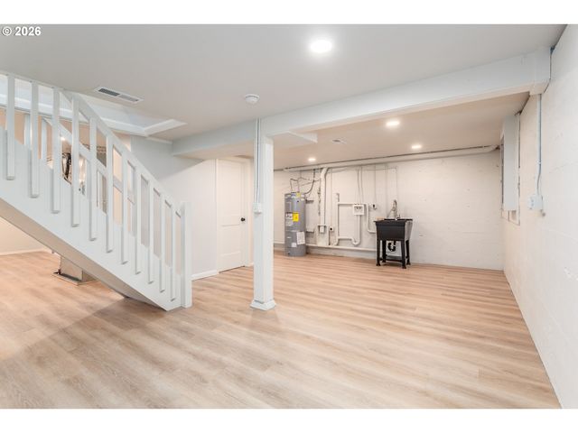 1842 Se 92ND Ave, Portland, OR 97216