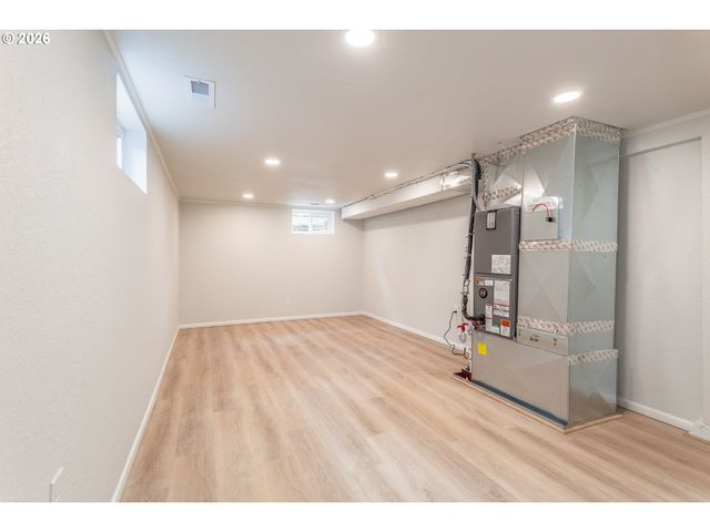 1842 Se 92ND Ave, Portland, OR 97216