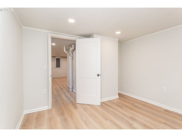 1842 Se 92ND Ave, Portland, OR 97216