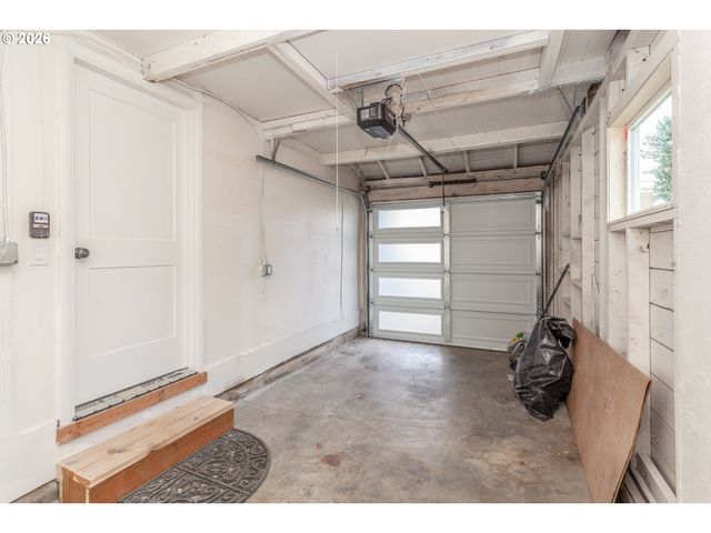 1842 Se 92ND Ave, Portland, OR 97216