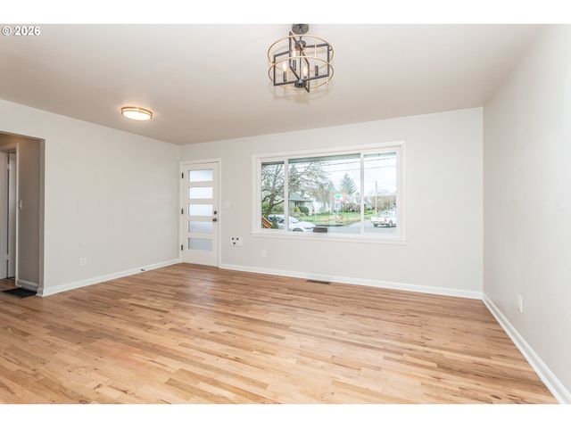 1842 Se 92ND Ave, Portland, OR 97216