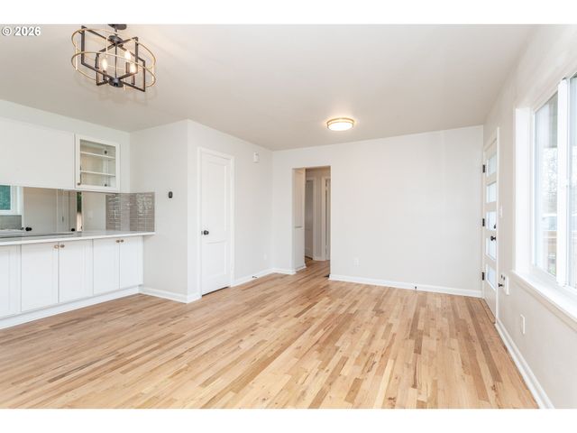 1842 Se 92ND Ave, Portland, OR 97216