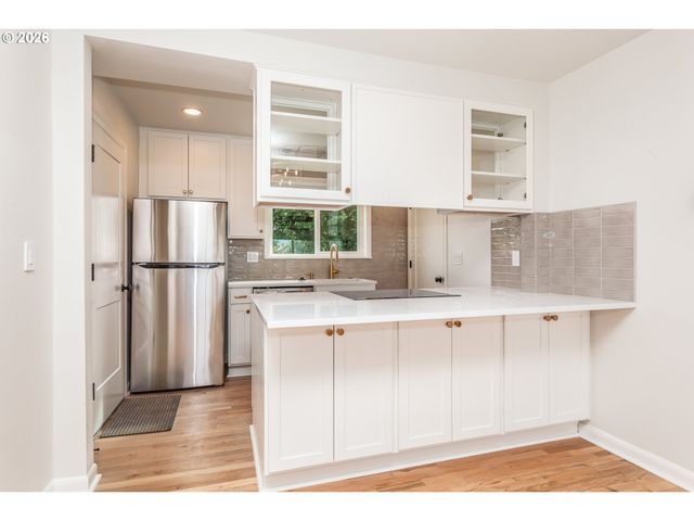 1842 Se 92ND Ave, Portland, OR 97216