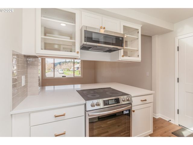 1842 Se 92ND Ave, Portland, OR 97216