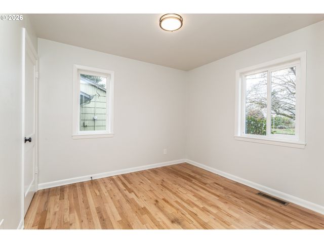 1842 Se 92ND Ave, Portland, OR 97216