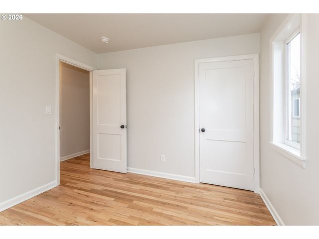 1842 Se 92ND Ave, Portland, OR 97216