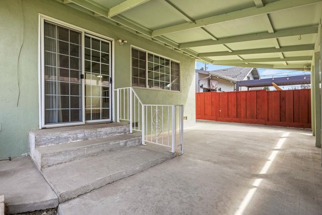 527 Poplar St, Oakdale, CA 95361