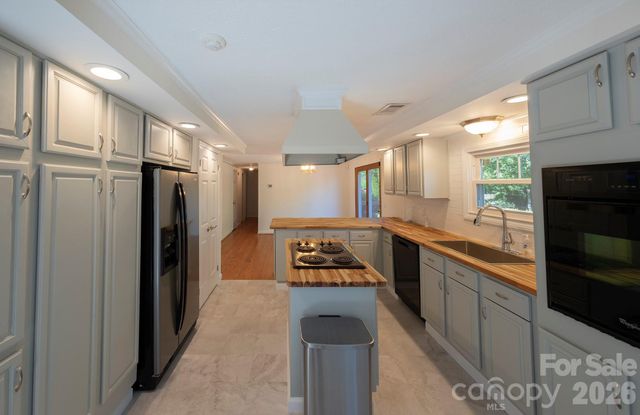 132 Serenity Circle, Hendersonville, NC 28792