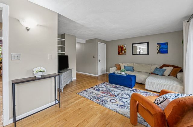 30 Apache Way 30, Tewksbury, MA 01876