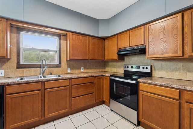 2204 1st Avenue, Perry, IA 50022