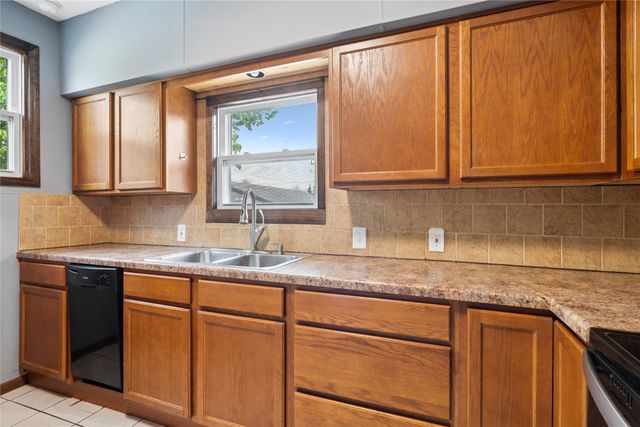 2204 1st Avenue, Perry, IA 50022