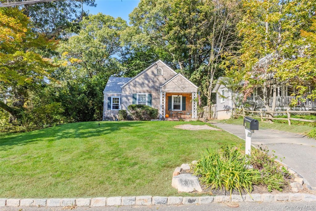 11 Sharon Avenue, East Setauket, NY 11733 — photo 2