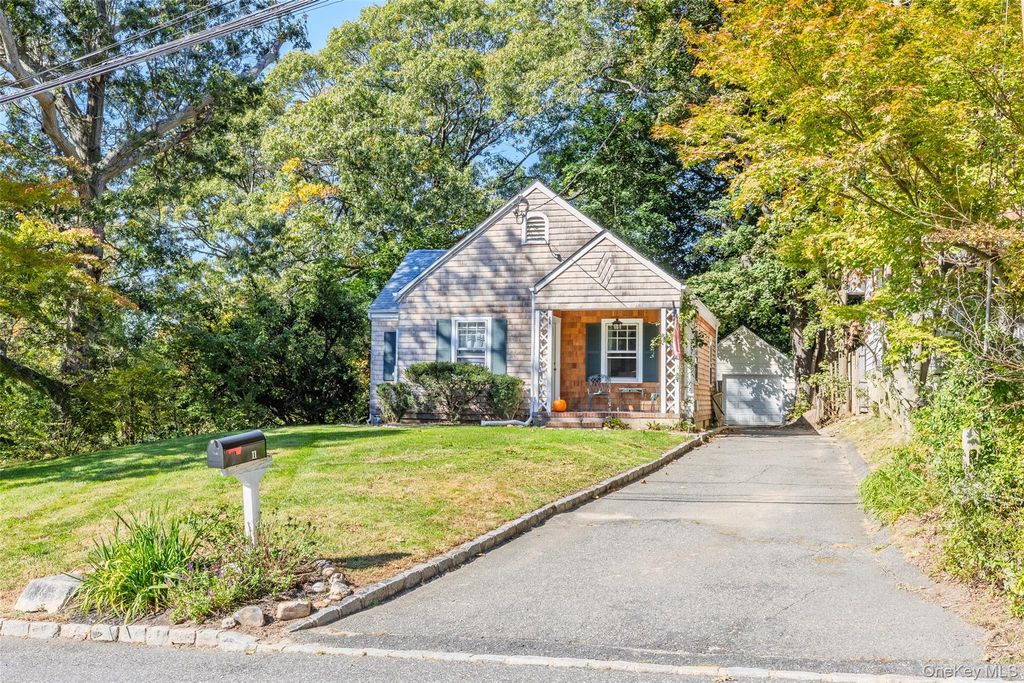 11 Sharon Avenue, East Setauket, NY 11733 — photo 4