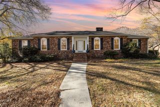 300 Gloucestershire Road, Winston Salem, NC 27104
