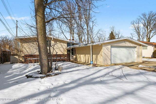 2924 Woodview Drive, Lansing, MI 48911
