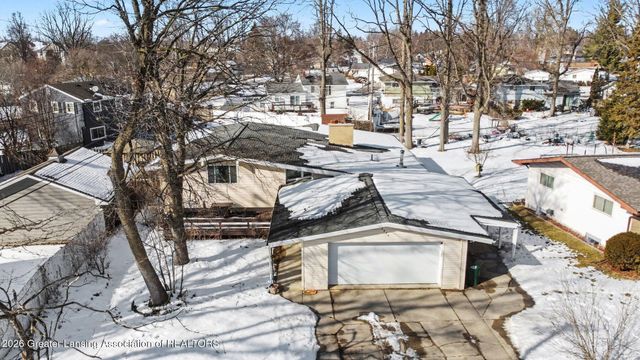 2924 Woodview Drive, Lansing, MI 48911