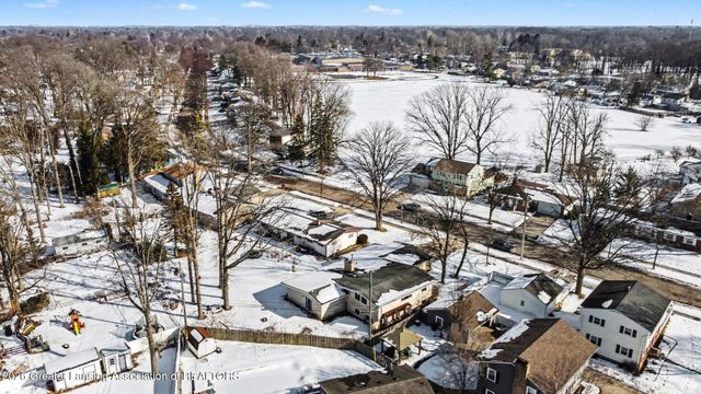 2924 Woodview Drive, Lansing, MI 48911