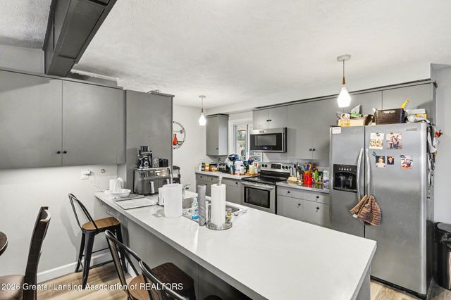 2924 Woodview Drive, Lansing, MI 48911