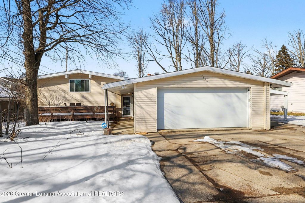 2924 Woodview Drive, Lansing, MI 48911