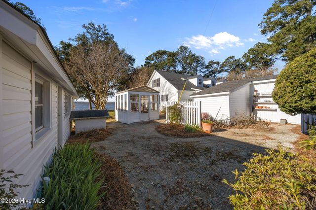 1339 Bayview Road, Bath, NC 27808