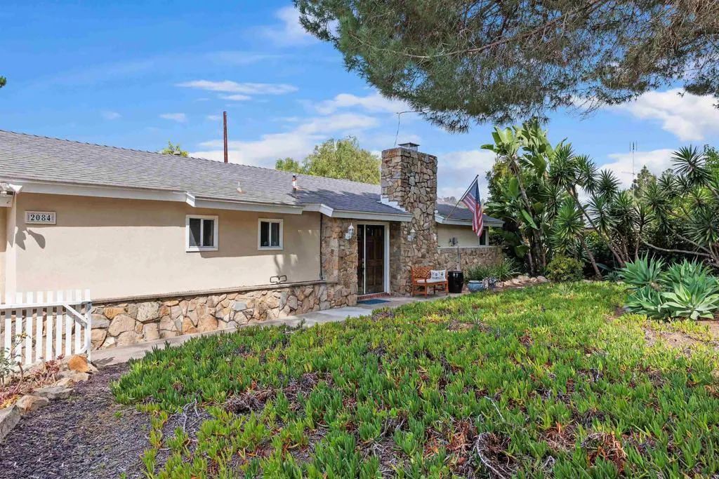 2084 Meadowlark Circle, San Marcos, CA 92078