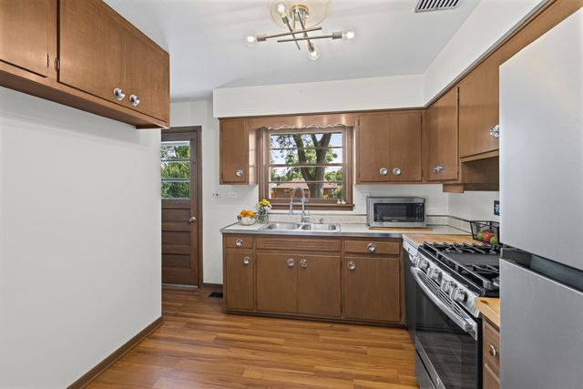 19 7th Street, Downers Grove, IL 60515
