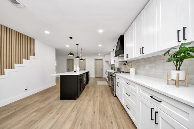 5614 Oakhaven Lane, Houston, TX 77091