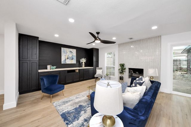 5614 Oakhaven Lane, Houston, TX 77091