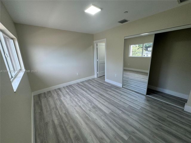 205 NW 159th St, Miami, FL 33169