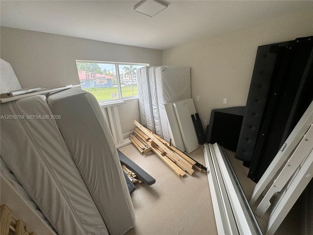 205 NW 159th St, Miami, FL 33169