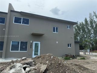 205 NW 159th St, Miami, FL 33169