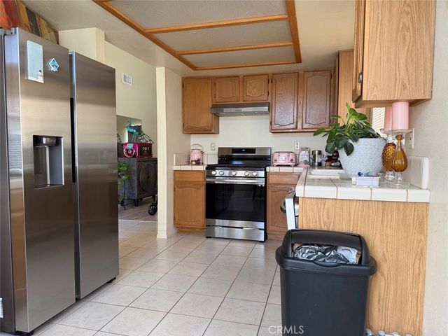 19064 Elm Dr, Apple Valley, CA 92308
