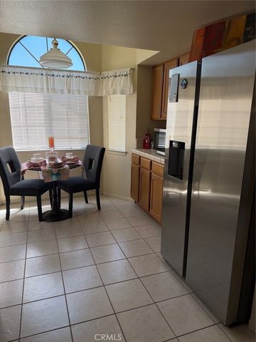 19064 Elm Dr, Apple Valley, CA 92308