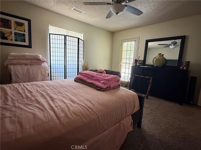 19064 Elm Dr, Apple Valley, CA 92308