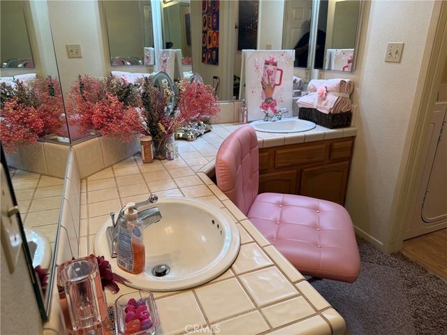 19064 Elm Dr, Apple Valley, CA 92308