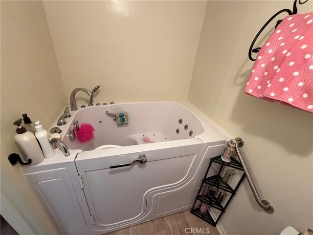 19064 Elm Dr, Apple Valley, CA 92308