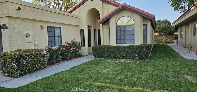 19064 Elm Dr, Apple Valley, CA 92308