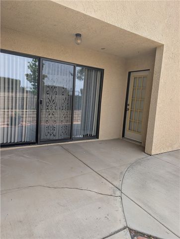 19064 Elm Dr, Apple Valley, CA 92308