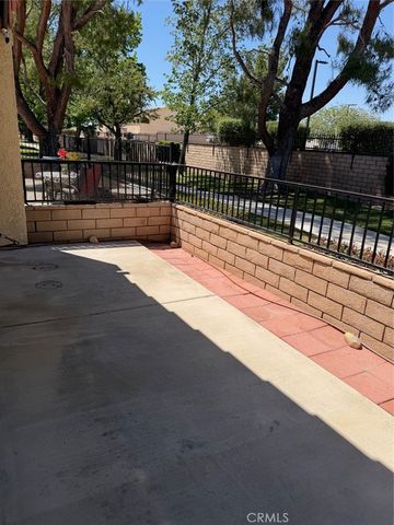 19064 Elm Dr, Apple Valley, CA 92308