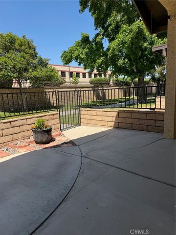 19064 Elm Dr, Apple Valley, CA 92308