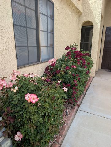 19064 Elm Dr, Apple Valley, CA 92308