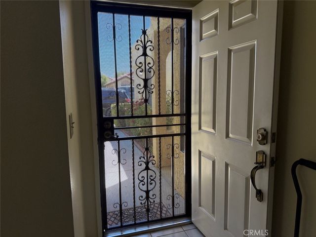19064 Elm Dr, Apple Valley, CA 92308