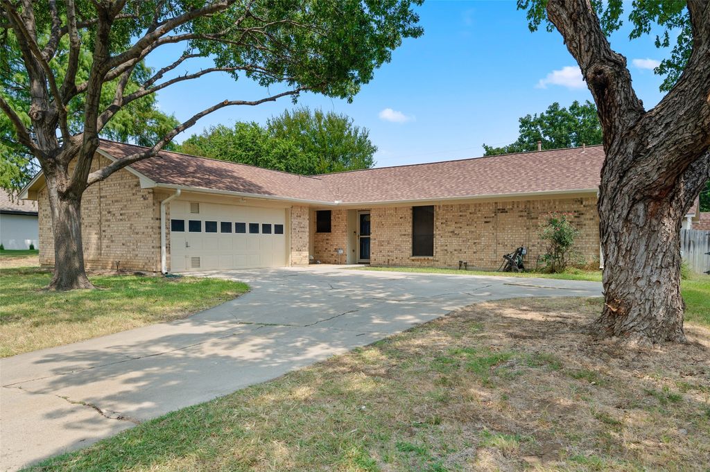 3804 Yellowstone Place, Denton, TX 76209