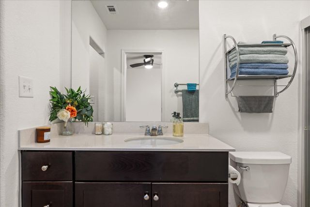 36 Trinity CIR, Lockhart, TX 78644