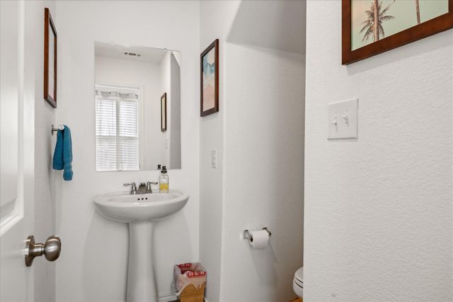36 Trinity CIR, Lockhart, TX 78644