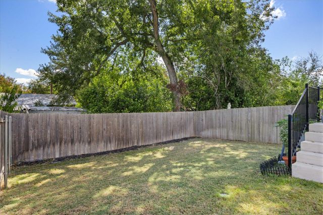36 Trinity CIR, Lockhart, TX 78644
