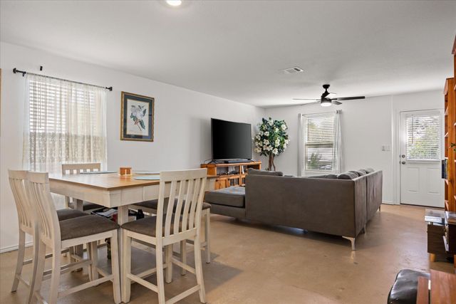 36 Trinity CIR, Lockhart, TX 78644
