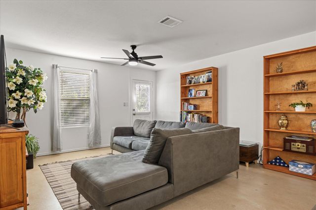 36 Trinity CIR, Lockhart, TX 78644
