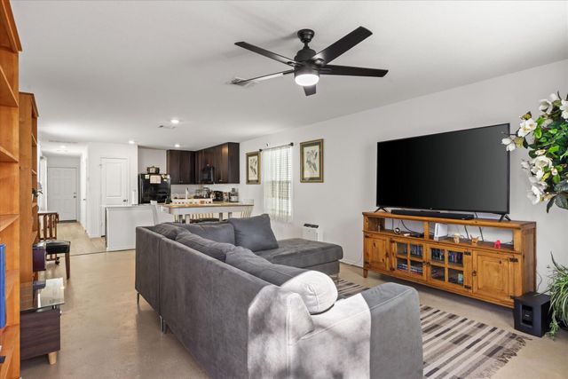 36 Trinity CIR, Lockhart, TX 78644